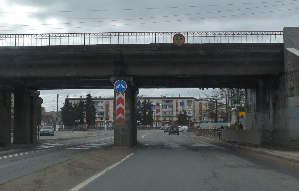 В Твери ограничат движение транспорта под путепроводом на Комсомольской площади